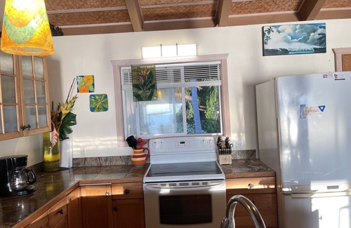 Kehena Beach Estates House | Oceanfront Oasis: Breathtaking Views and Spa Amenities