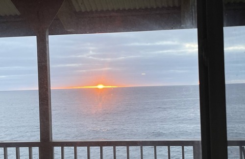 Kehena Beach Estates House | Oceanfront Oasis: Breathtaking Views and Spa Amenities