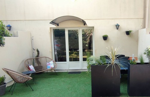 Les Boucholeurs Apartment | Seaside Retreat: Family-Friendly, Steps from the Shore