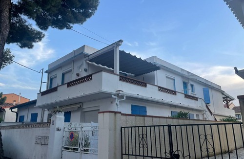 Argeles Plage Apartment | Beachside Retreat: Family-Friendly Flat in Argeles sur Mer