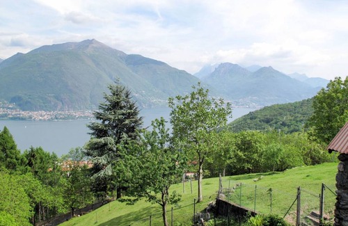 Vignola Other | Cozy 1-Bedroom House with Lake and Mountain Views