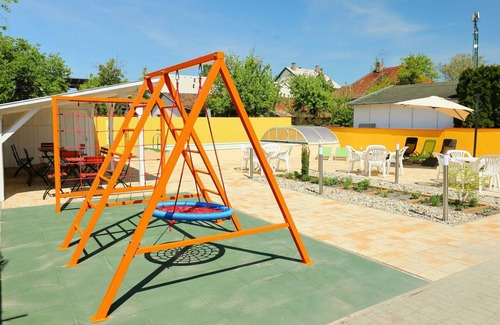 Balatonmariafurdo Apartment | Cozy 2-Bedroom Apartment with Pool and Kitchen Access