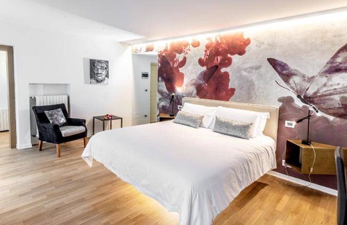 Guarene Bed & Breakfast | Elegant Bed and Breakfast with Pool & Spa Amenities
