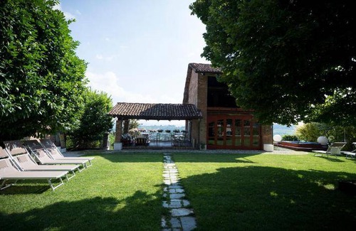 Guarene Bed & Breakfast | Elegant Bed and Breakfast with Pool & Spa Amenities