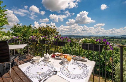 Guarene Bed & Breakfast | Elegant Bed and Breakfast with Pool & Spa Amenities