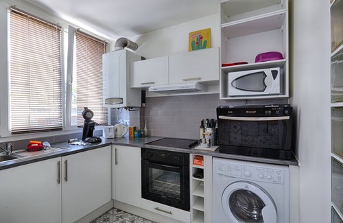 Vannes Apartment | Spacious 2-Bedroom Retreat Near the Center with Ocean Views