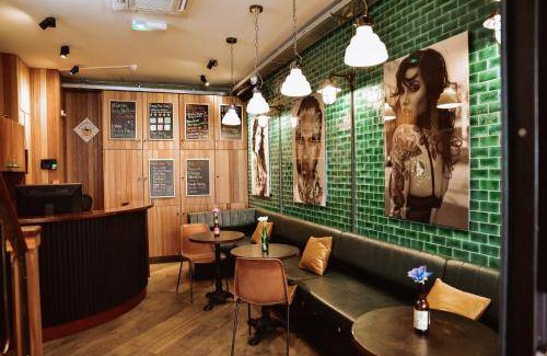 Red Light District Hostel | Spacious Hostel for 12 Guests - Rated 8/10 by Travelers