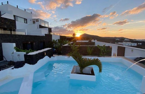 Tinajo Resort | Spacious 50 m² Resort with Pool & Spa for Up to 7 Guests