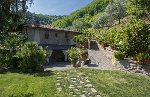 Pescia Villa | Inviting 1-Bedroom Villa with Pool - Rated 10/10 by Guests