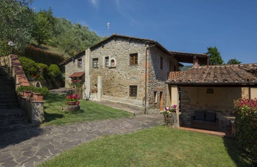 Pescia Villa | Inviting 1-Bedroom Villa with Pool - Rated 10/10 by Guests