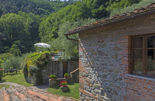 Pescia Villa | Inviting 1-Bedroom Villa with Pool - Rated 10/10 by Guests