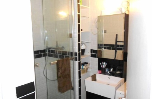 Vanves Apartment | Discover Comfort Near Paris' 15th District Attractions