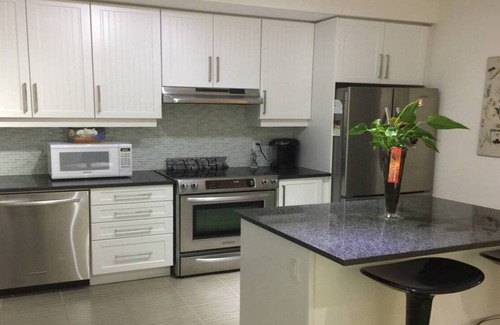 Mississauga Valleys Condo | Enjoy 50% Off on Pet-Friendly Condo with Free Parking
