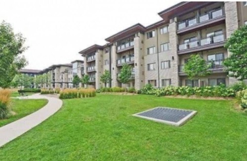 Mississauga Valleys Condo | Enjoy 50% Off on Pet-Friendly Condo with Free Parking