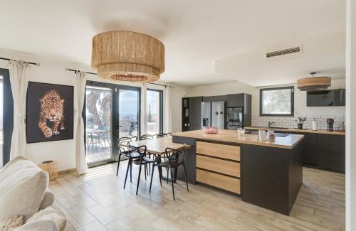 Les Aygalades Villa | Indulge in Relaxation at 50 Nuances de Bleu Hotel