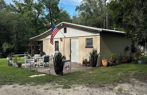 Nobleton Cottage | 50's style Florida cottage