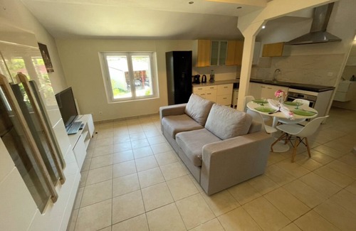 Vaugneray Apartment | 50 sqm apartment in Vaugneray - Quiet, nature and comfort 18 km from Lyon