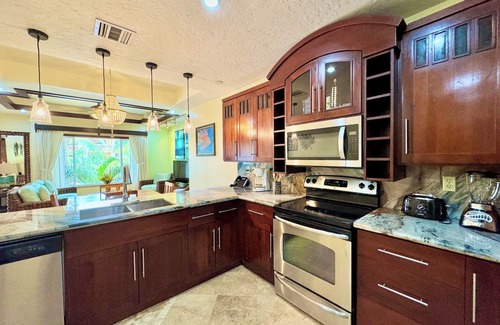 Antoneys Cay Condo | Steps from West Bay Beach: Infinity Bldg 3 with Views