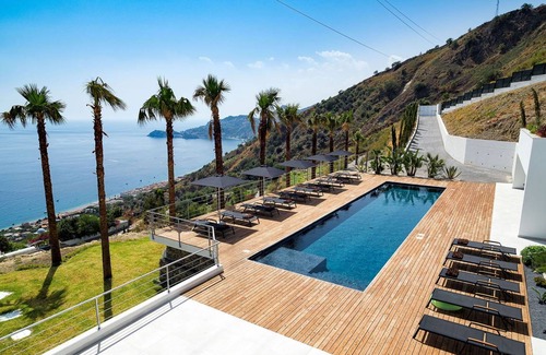 Letojanni Villa | 500 m² Villa ∙ 7 bedrooms ∙ 14 guests