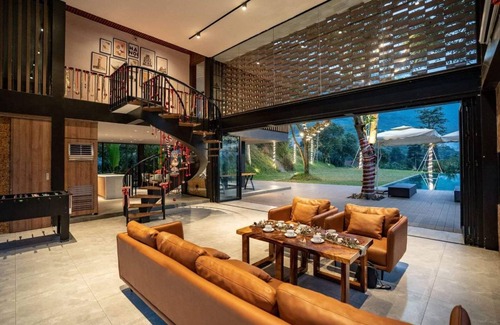 Thuong Tin Villa | Spacious 6-Bedroom Villa for Large Gatherings with Pool