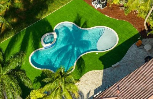 Dania Beach House | Spacious Mansion with 6 Bedrooms, Hot Tub & Movie Theater