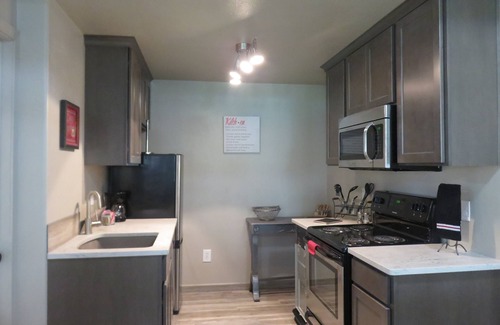 Spokane House | Experience a Spacious Retreat with Hot Tub & Lake View