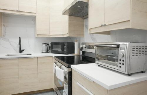 Montgomery Apartment | 5003R New Luxury Walkout Suite Near Calgary University