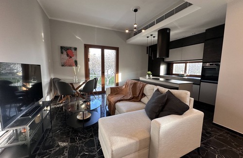 Saronikos House | Cozy 3-Bedroom Home Steps from the Beach with Breakfast
