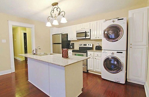 Florence Condo | Downtown Retreat: Spacious Condo with Porch & Pet-Friendly!