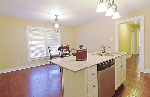 Florence Condo | Downtown Retreat: Spacious Condo with Porch & Pet-Friendly!