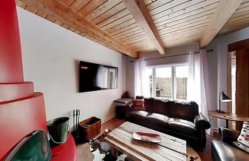 Northeast Santa Fe House | Family-Friendly Retreat at 501 Rio Grande Ave F2 with Pool