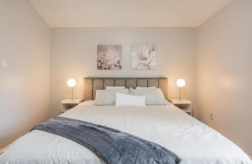 Houston House | 5026 Cozy 3BR Home near Airport