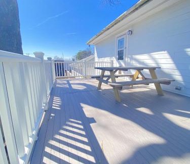 Northeast Virginia Beach House | Elegant 4-Star Getaway at 508 B The Upper Bungalow
