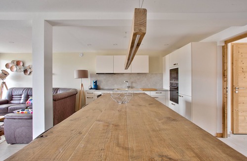 Mont-de-Lans Apartment | Ideally Located Apartment with Balcony & Mountain Views