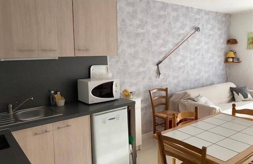 Correncon-en-Vercors Apartment | Convenient Escape Near Resort Center with Balcony & Spa