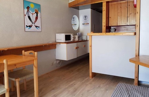 Arc-2000 Apartment | 50m from resort center, 4th floor, view ski slopes, balcony, tv, ski locker, 28m², Les Arcs