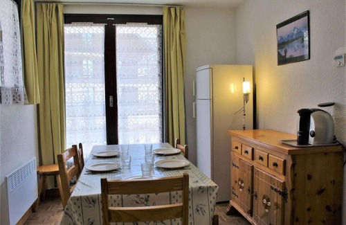 Risoul Apartment | 50m from shops, 2nd floor, balcony, tv, ski locker, 34m², Risoul