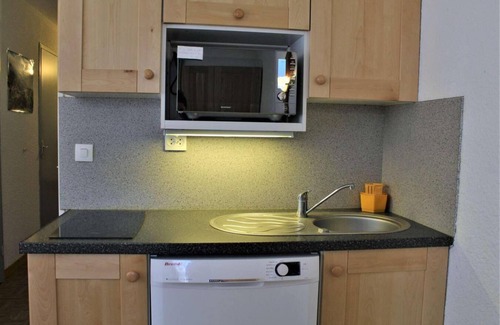 Risoul Apartment | 50m from shops, 2nd floor, balcony, tv, ski locker, 34m², Risoul
