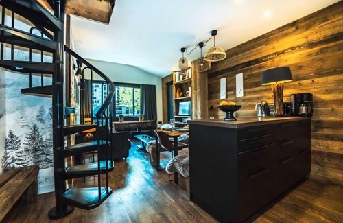 Le Lavachet Apartment | Convenient Tignes Retreat with Balcony and Spa Amenities