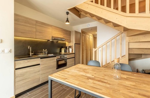 Arc-1600 Apartment | Panoramic Views & Fitness Facilities near Ski Slopes