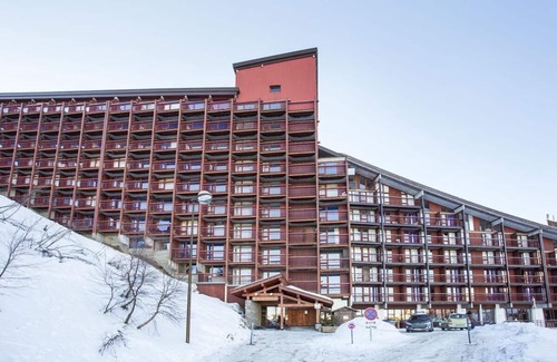 Arc-2000 Apartment | Cozy 10th Floor Room with Balcony at Les Arcs
