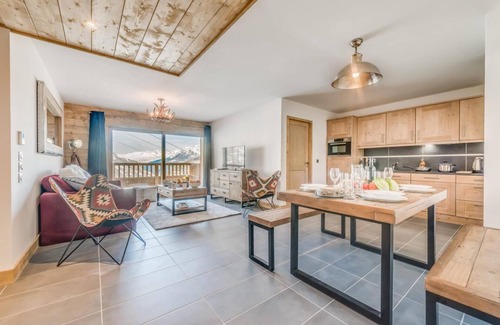 Les Boisses Apartment | Modern Retreat with Valley View, Pool, and Spa Access