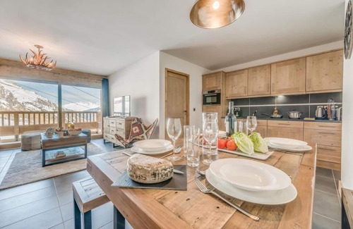 Les Boisses Apartment | Modern Retreat with Valley View, Pool, and Spa Access