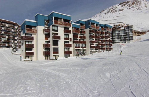 Val-Thorens Apartment | Convenient Stay in Val Thorens with Balcony & Ski Locker
