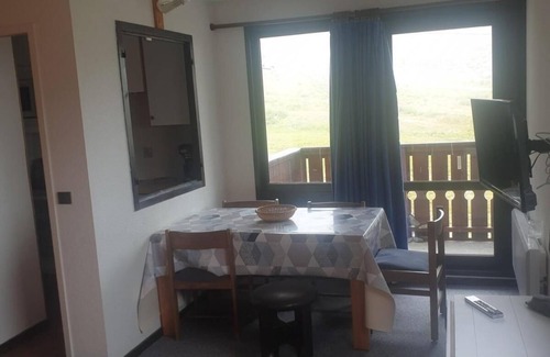 Val-Thorens Apartment | 50m from ski slopes, 3rd floor, balcony, tv, ski locker, 39m², Val Thorens
