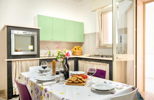 San Pietro in Bevagna Apartment | Convenient Stay Just 50m From The Sea - Family-Friendly