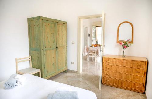 San Pietro in Bevagna Apartment | Convenient Stay Just 50m From The Sea - Family-Friendly