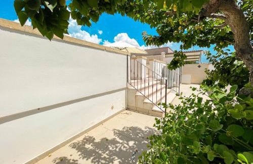 San Pietro in Bevagna Apartment | Convenient Stay Just 50m From The Sea - Family-Friendly