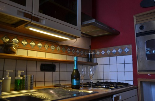 Naples House | Cozy Apartment Near Vomero, Chiaia & Posillipo with Pool