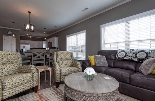 Indian Point Condo | Lake View Retreat with Pools and Spa Near SDC